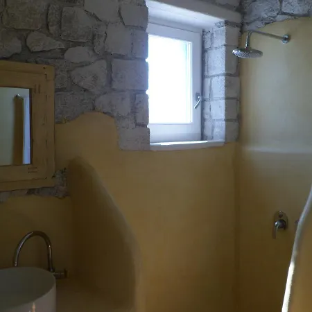 Milo Milo 3* Μαντράκια