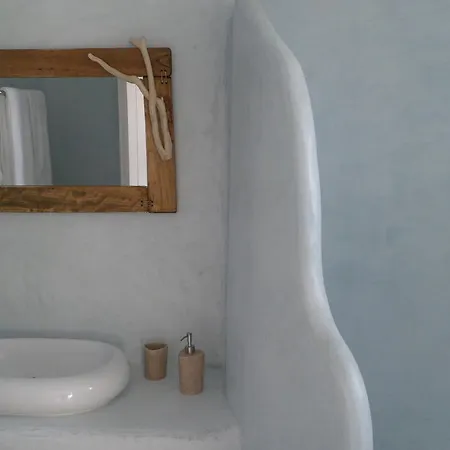 Milo Milo Hotel Mandrakia