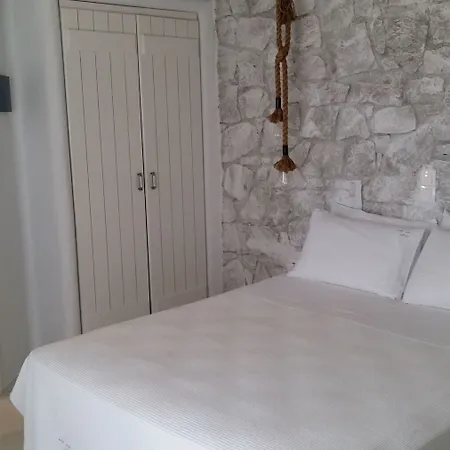 Milo Milo Hotel Mandrakia