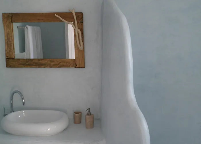 Milo Milo Hotel Mandrakia